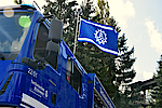 Gerätekraftwagen mit gehisster THW-Flagge